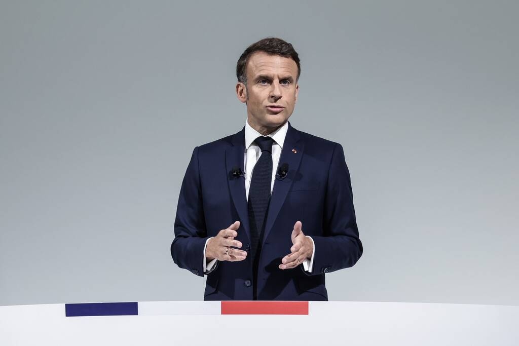 Tổng thống Macron kêu gọi chống lại các lực lượng chính trị cực đoan