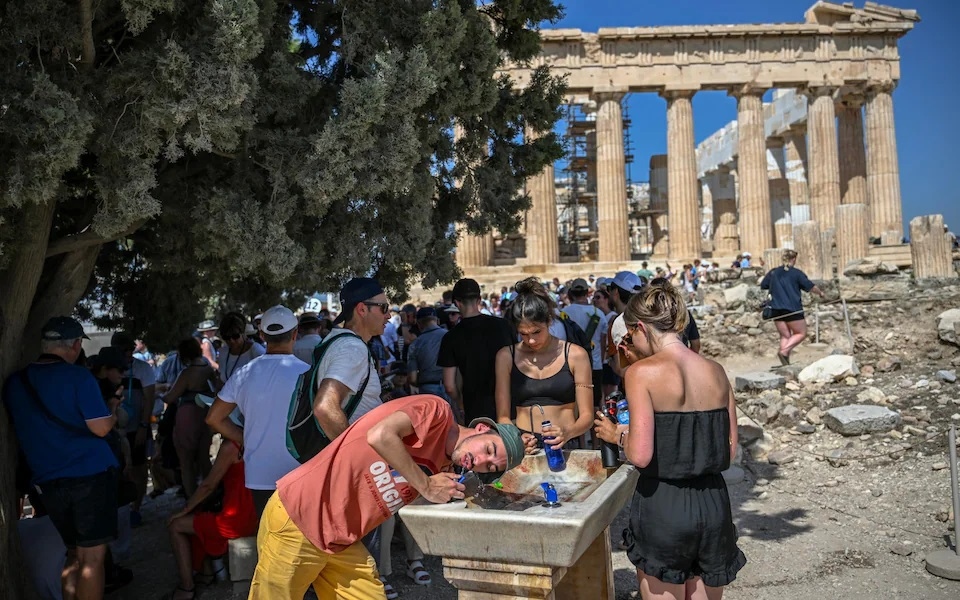 Nắng nóng ở Hy Lạp khiến nhiều khách du lịch thiệt mạng