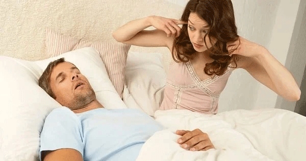Ngáy ngủ ảnh hưởng đến “lửa” hạnh phúc hôn nhân ra sao?