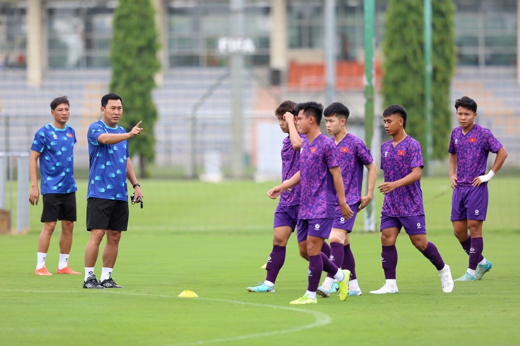 U19 Việt Nam triệu tập cầu thủ đá ở CH Séc, quyết vô địch U19 Đông Nam Á
