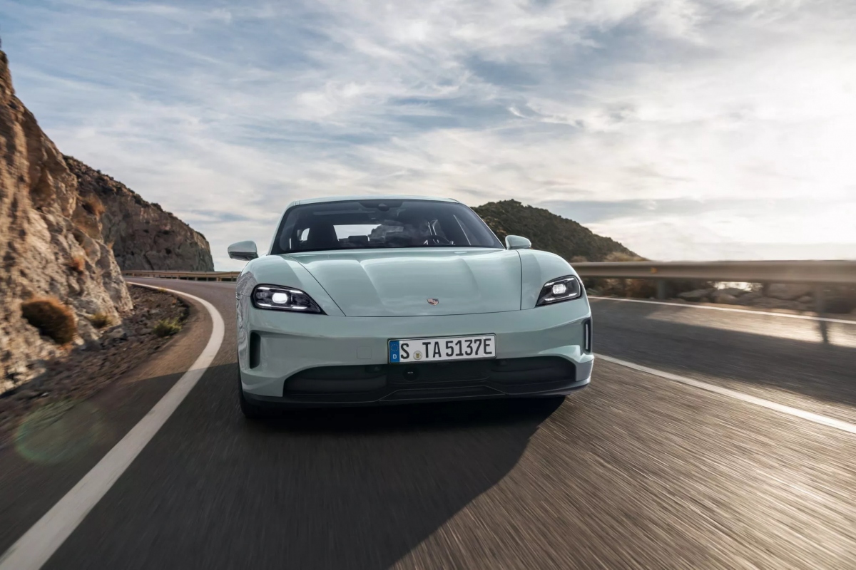 Đổi từ Tesla Model S sang Porsche Taycan EV 2025, khách hàng nhận ngay 114 triệu