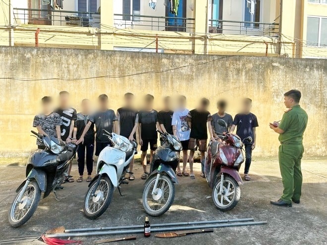 Khởi tố vụ nhóm thanh niên mang giáo mác lạng lách trên đường ở Hà Nội