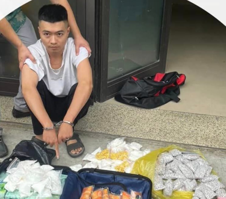 Bắt đối tượng vận chuyển 18kg ma túy tổng hợp ở Tây Hồ, Hà Nội
