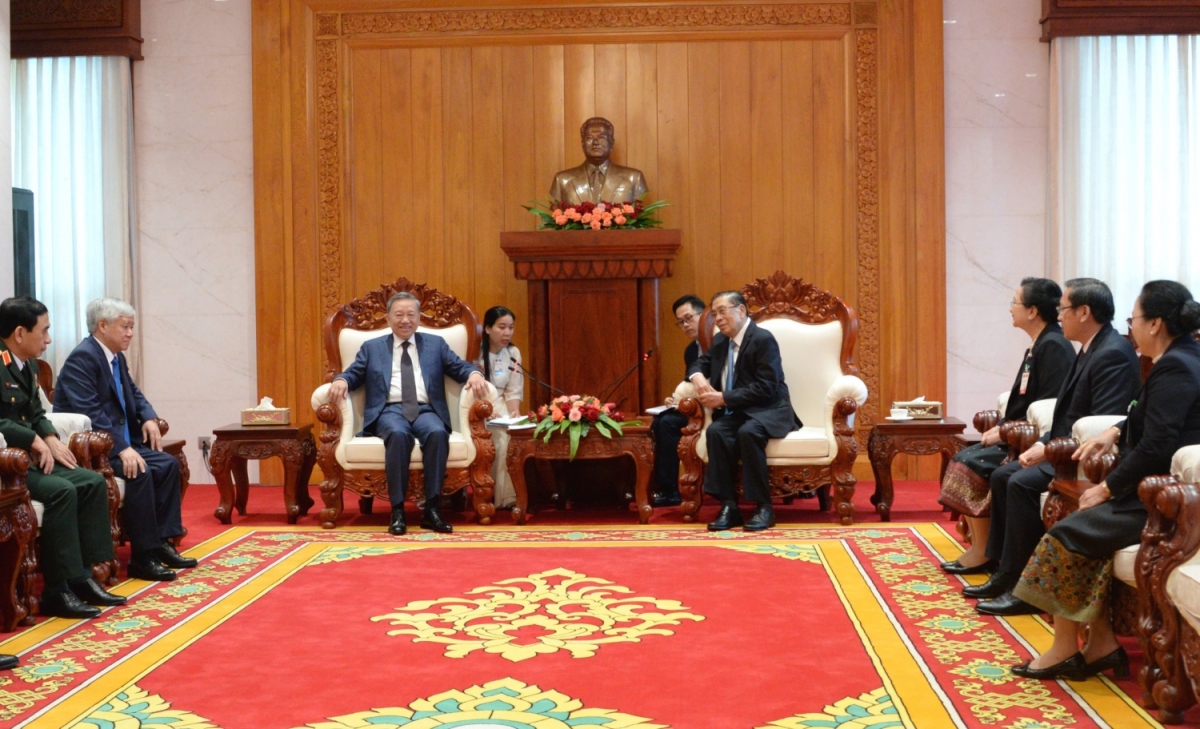 Chủ tịch nước Tô Lâm thăm các đồng chí nguyên lãnh đạo cấp cao của Lào