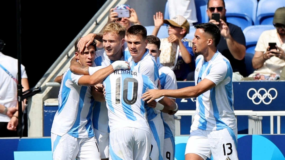 Trực tiếp Argentina 2-1 Iraq: Căng như dây đàn
