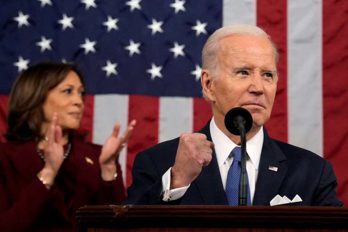 Khó khăn bủa vây, Tổng thống Biden có tìm ra lối thoát trong thế hiểm?