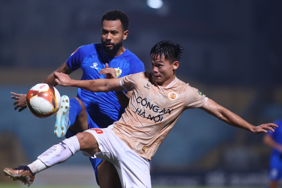Chuyển nhượng V-League: SLNA bổ sung tuyển thủ U23 Việt Nam