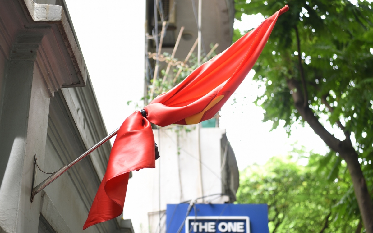 Hà Nội: Nhiều nơi treo cờ rủ trước ngày Quốc tang Tổng Bí thư Nguyễn Phú Trọng