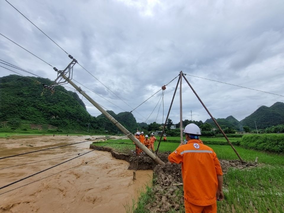 PC Sơn La cấp điện trở lại cho hơn 15.000 khách hàng bị ảnh hưởng bởi mưa lũ