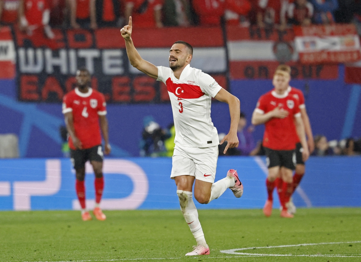 Kết quả EURO hôm nay 3/7: Thổ Nhĩ Kỳ vào tứ kết nhờ cú đúp của trung vệ