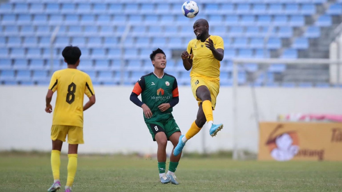 Chuyển nhượng V-League: Quảng Nam thử việc tiền đạo ''ghi bàn như máy''