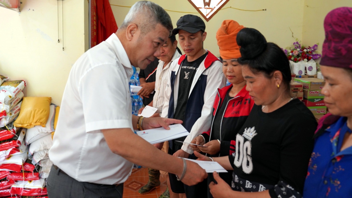 Petrovietnam thăm hỏi, hỗ trợ người dân Sơn La, Điện Biên khắc phục hậu quả lũ