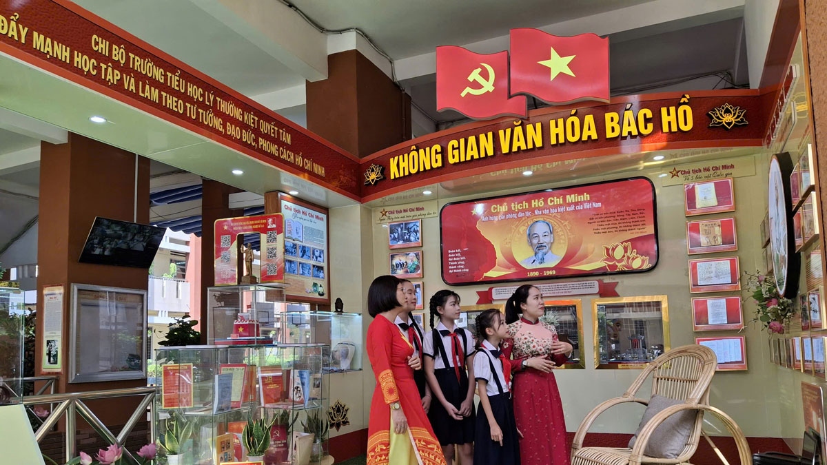 Không gian văn hóa Bác Hồ: Gieo mầm yêu nước cho học sinh Bình Dương