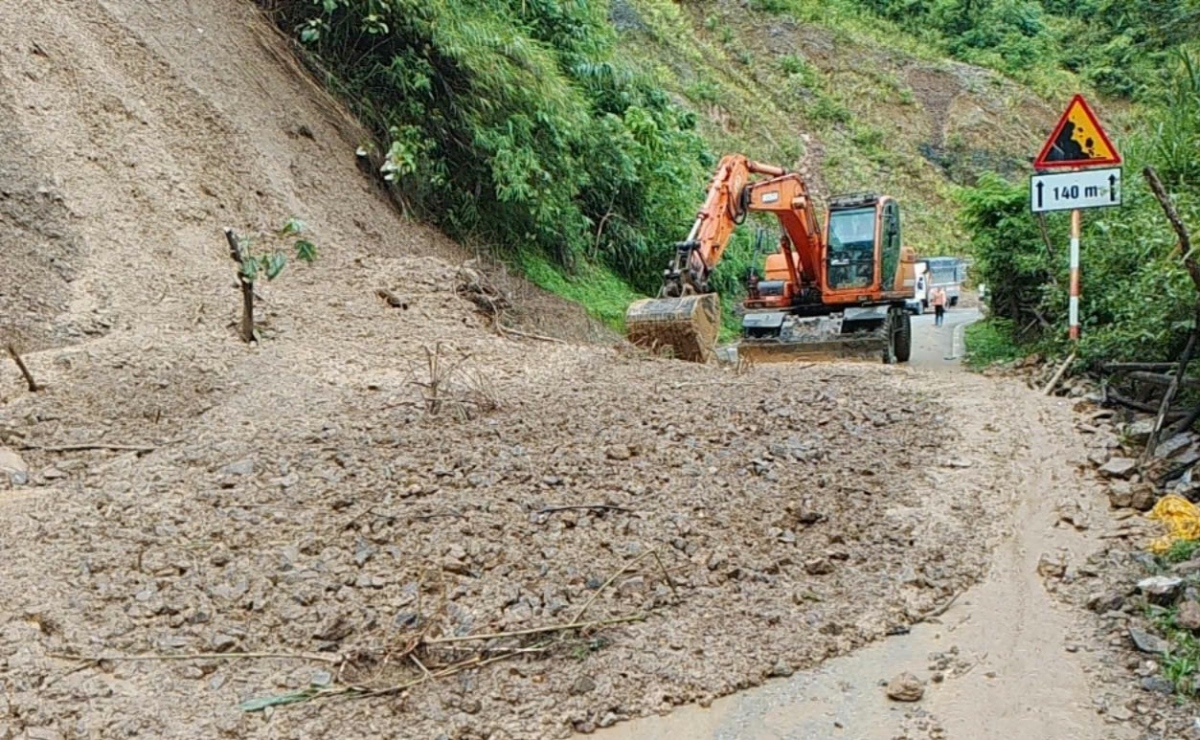 Nhiều tuyến đường ở Điện Biên xuất hiện hàng trăm điểm sạt lở lớn nhỏ