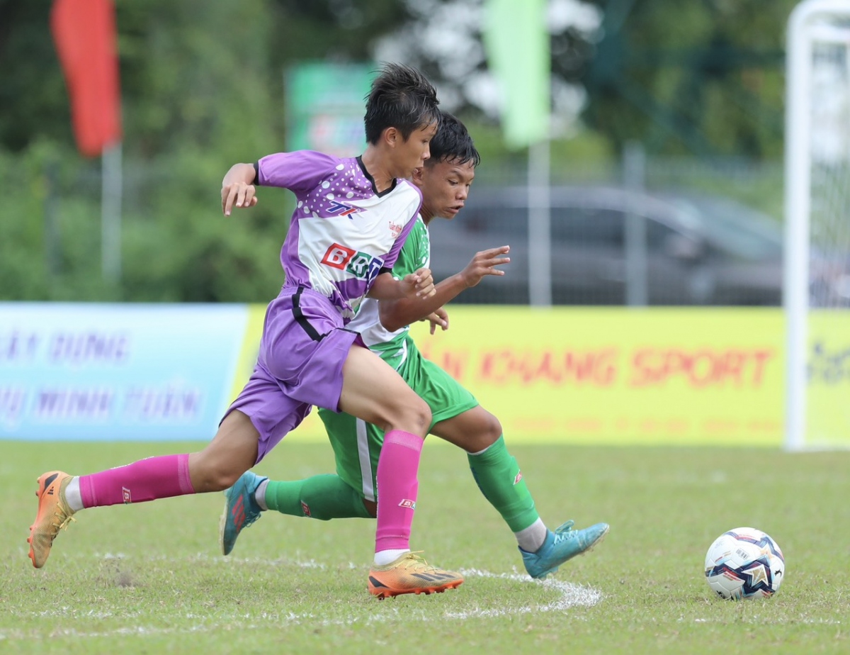 Ông Kim Sang Sik tìm tài năng bóng đá trẻ ở Bà Rịa – Vũng Tàu