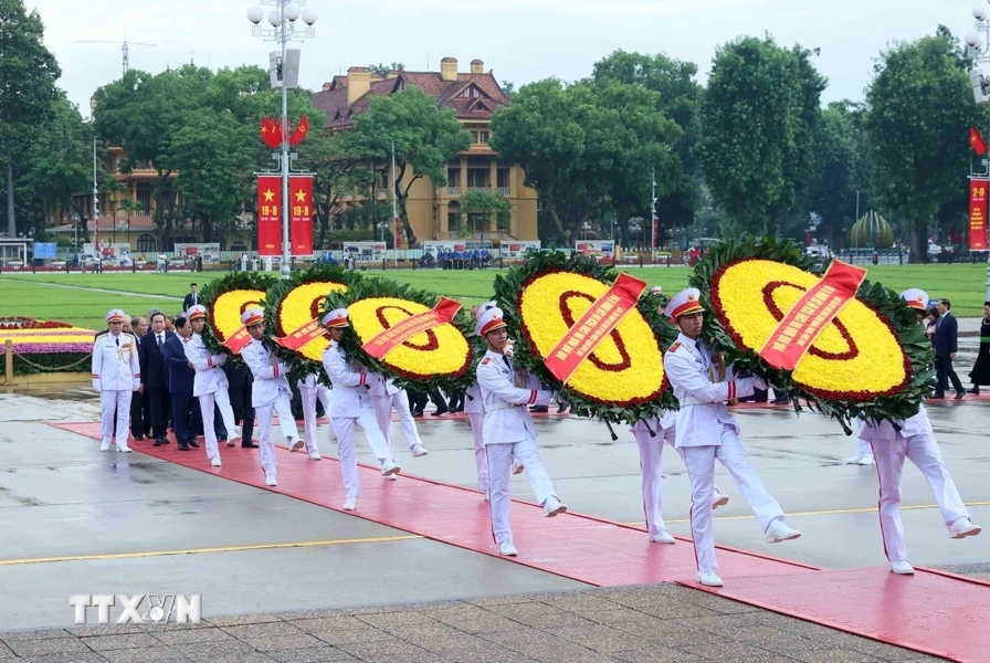 Lãnh đạo Đảng, Nhà nước vào Lăng viếng Chủ tịch Hồ Chí Minh nhân dịp Quốc khánh