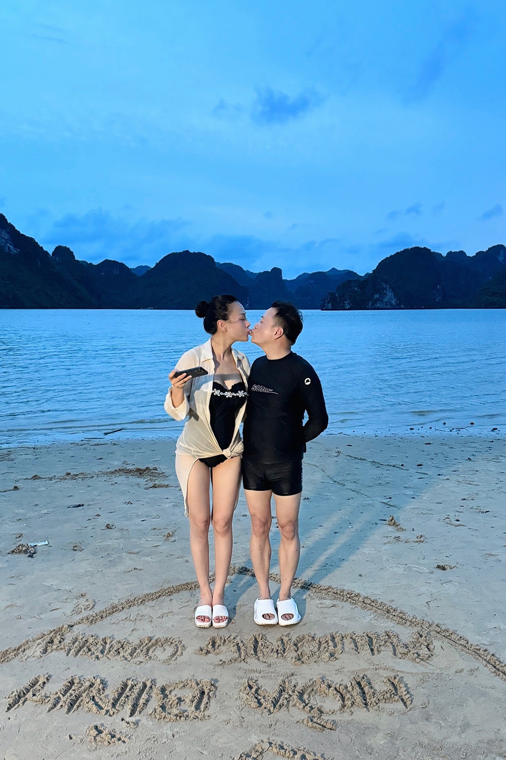 Sao Việt 3/8: Vợ chồng Phương Oanh - Shark Bình "trốn" con đi du lịch
