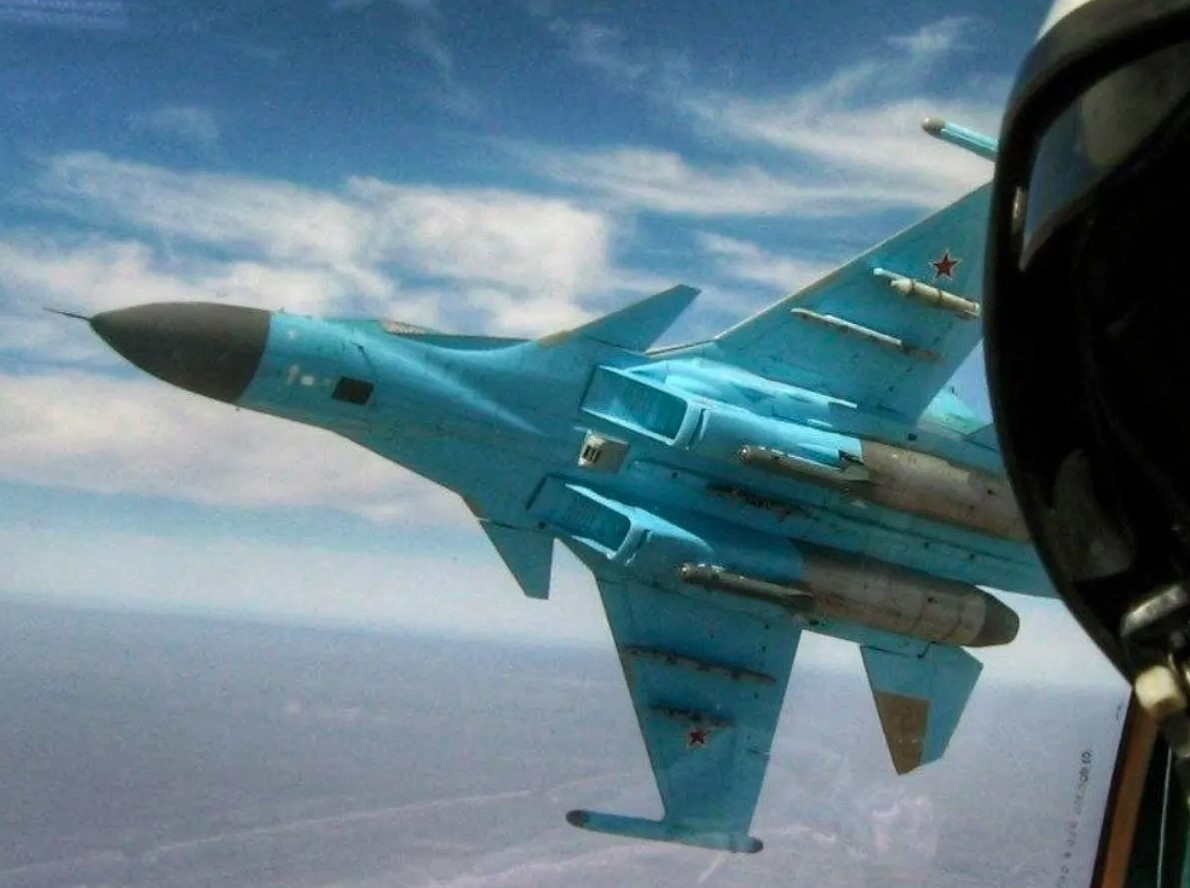 Tiêm kích Su-34 của Nga ném bom lượn tấn công lực lượng Ukraine tại Kursk