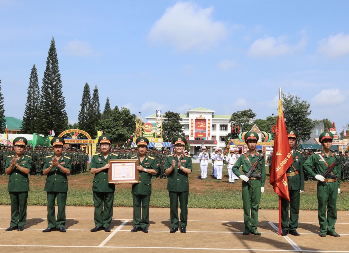 Lữ đoàn Đặc công bộ 198 đón nhận Huân chương Bảo vệ Tổ quốc hạng Nhất