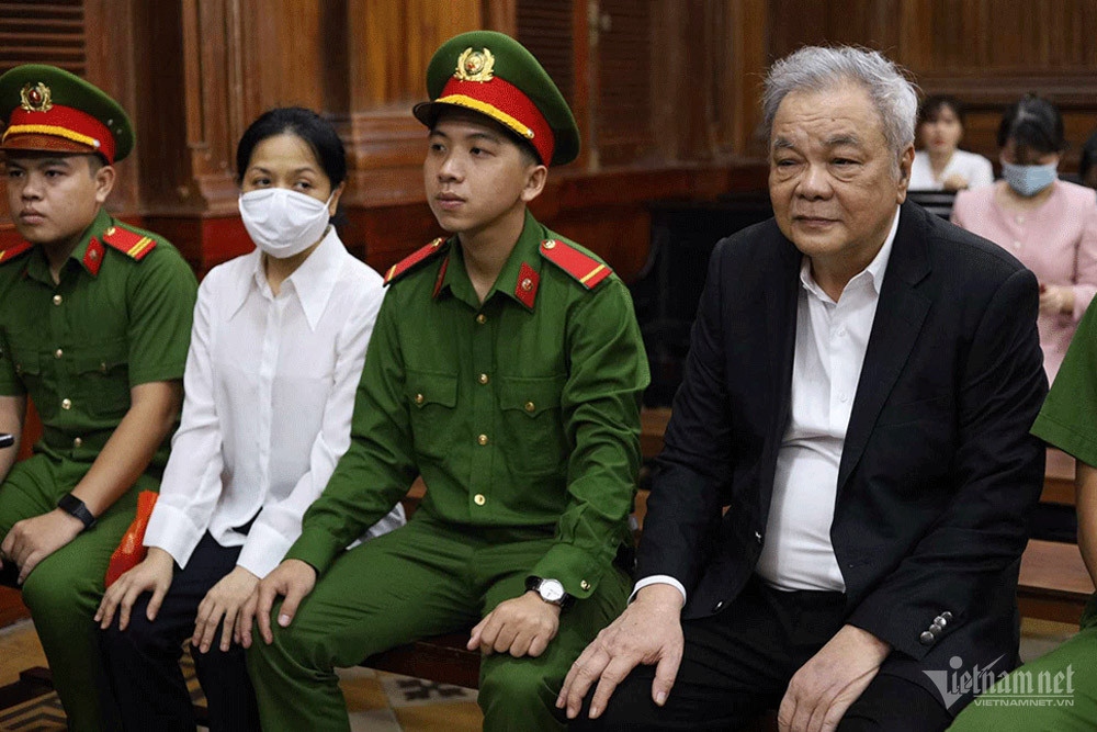 Ông Trần Quí Thanh cùng con gái tiếp tục hầu tòa