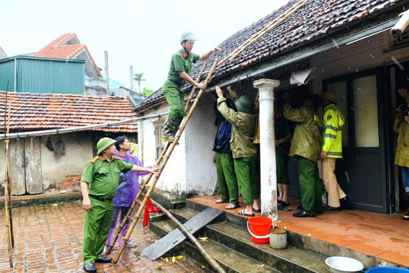 Hơn 100.000 lượt CBCS Công an dầm mình trong mưa gió, sát cánh cùng dân vượt qua bão số 3