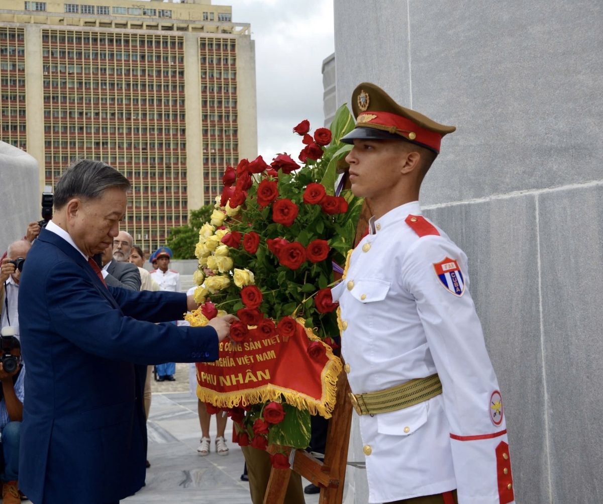 Tổng Bí thư, Chủ tịch nước Tô Lâm tưởng niệm Anh hùng dân tộc Cuba Jose Marti