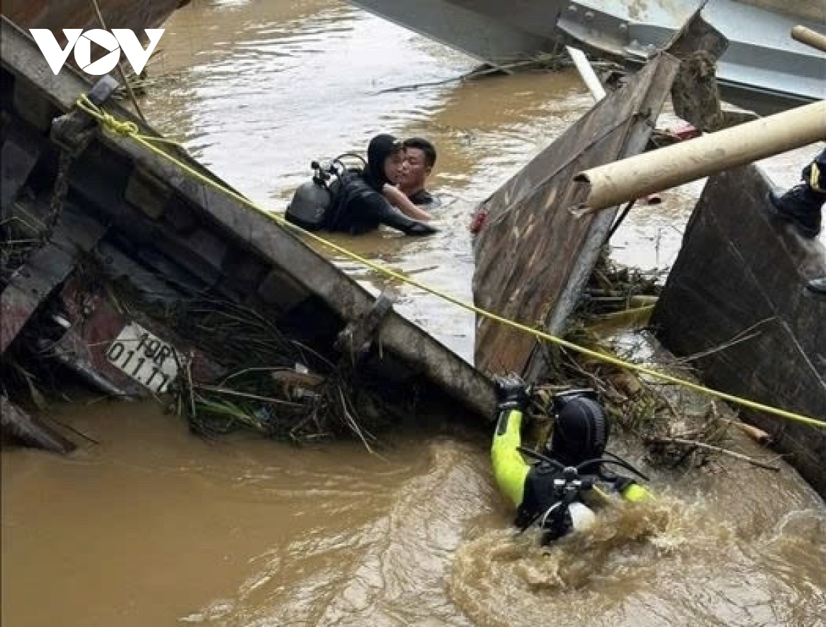 Phú Thọ đề nghị bổ sung người nhái tìm nạn nhân vụ sập cầu Phong Châu