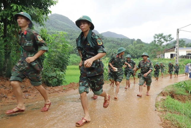 Hơn 600 người tham gia tìm kiếm, cứu hộ, cứu nạn tại vùng lũ quét Làng Nủ