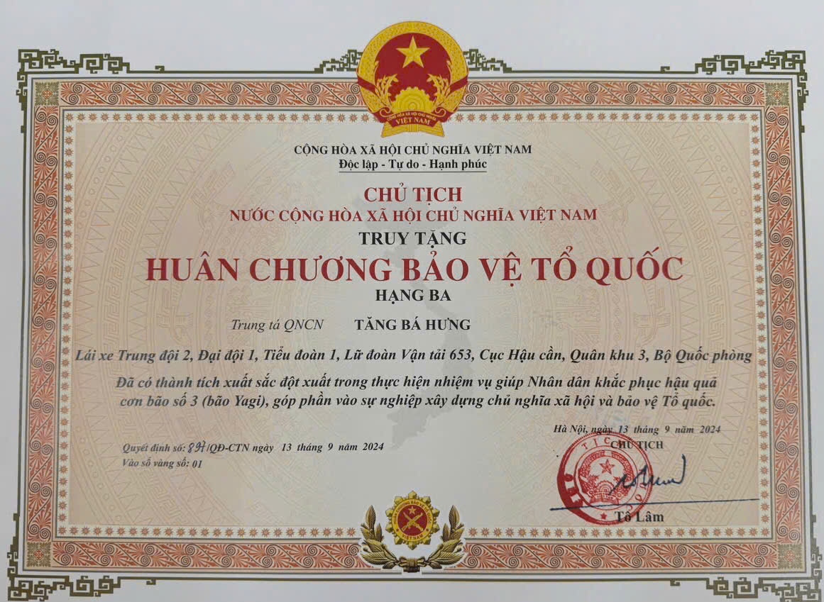 Truy tặng Huân chương Bảo vệ Tổ quốc hạng Ba cho Trung tá QNCN Tăng Bá Hưng