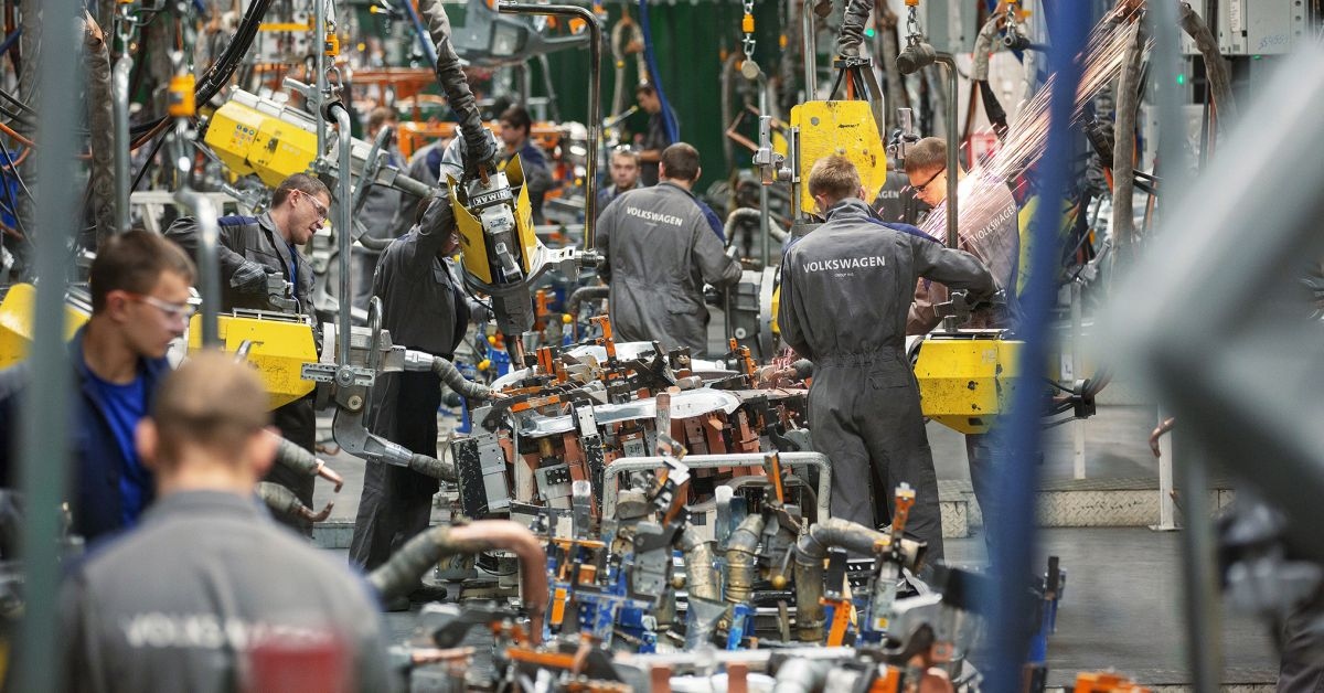 vw-factory-workers-1200x628.jpg