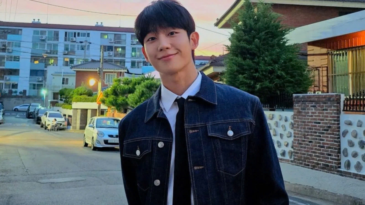 Gia thế khủng của mỹ nam Jung Hae In phim 'Love Next Door'