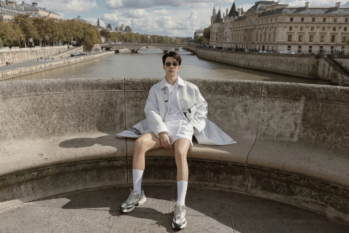 Anh Tú Atus xuất hiện ấn tượng tại Paris Fashion Week