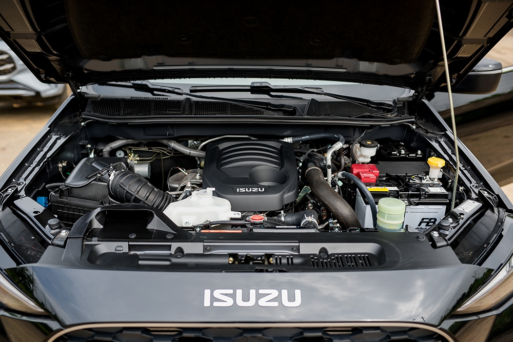 isuzu_mu_x_2025_4.jpg