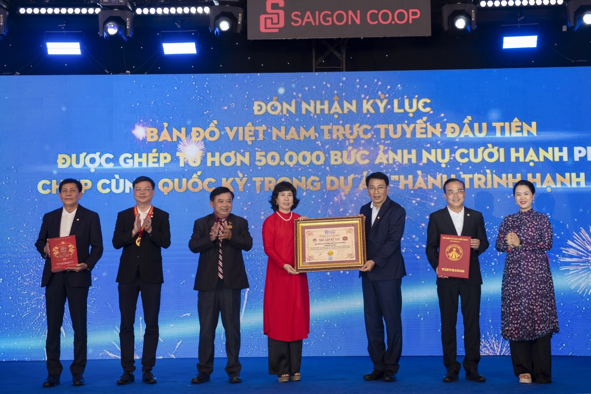 saigon co.op tự hào viết tiếp câu chuyện hơn 35 năm kiến tạo hạnh phúc hình ảnh 1 saigon co.op tu hao viet tiep cau chuyen hon 35 nam kien tao hanh phuc hinh anh 1