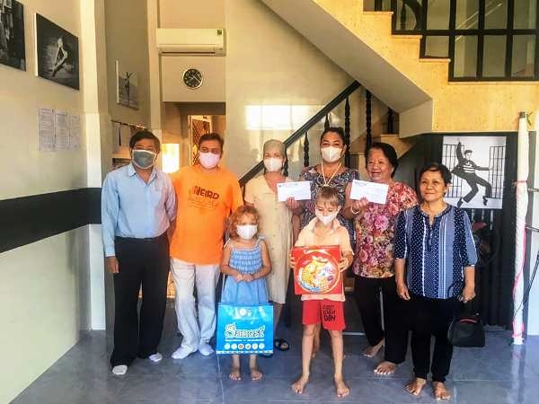 Người dân Khánh Hòa giúp đỡ 35 người Nga bị kẹt lại ở Nha Trang