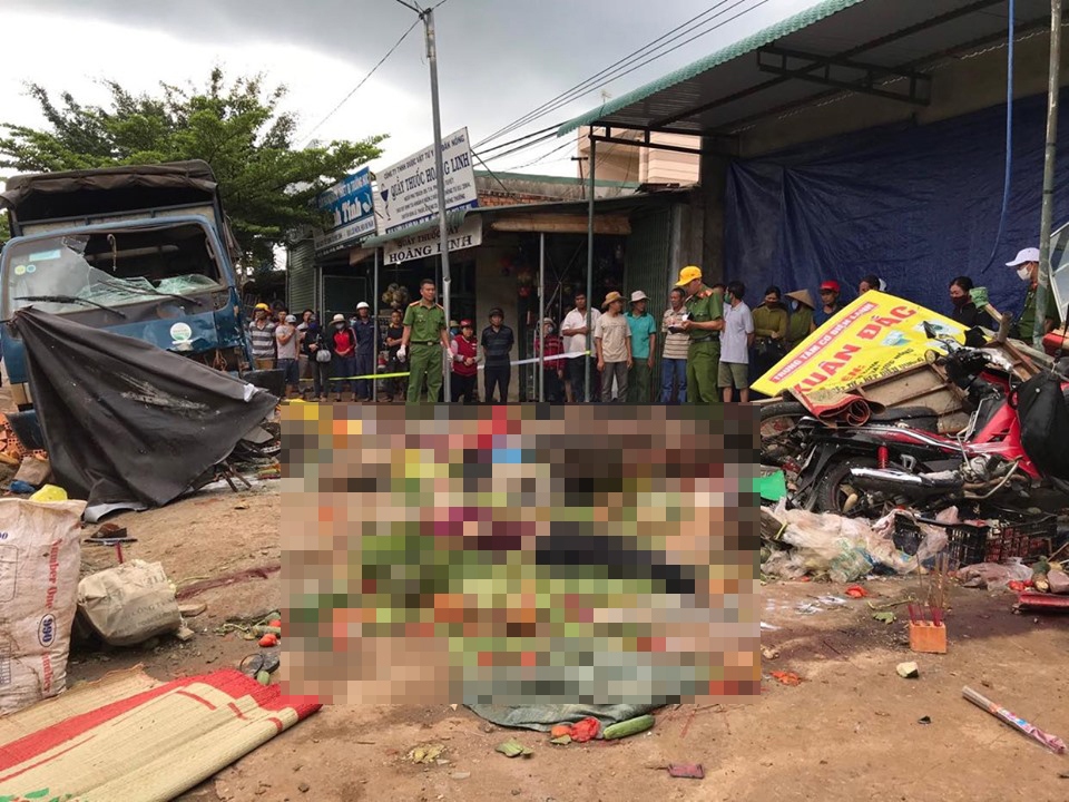 Người dân bàng hoàng kể lại giây phút xe tải lao vào chợ ở Đắk Nông