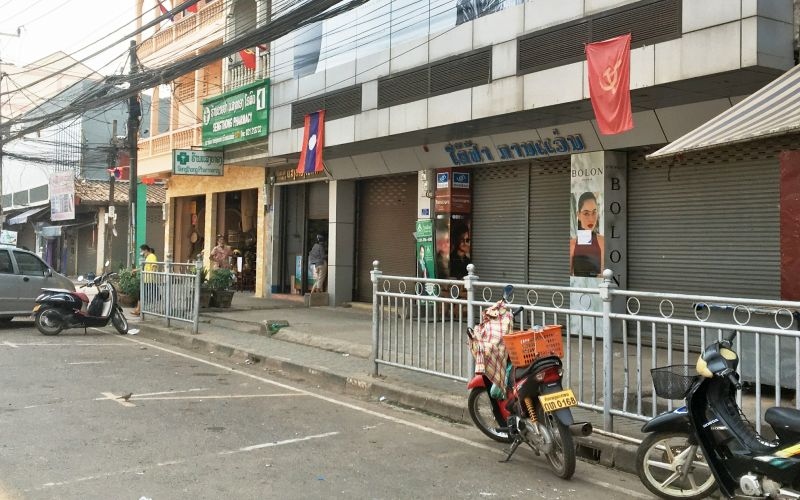 Người nước ngoài tại Lào tạm thời không phải xin gia hạn lưu trú
