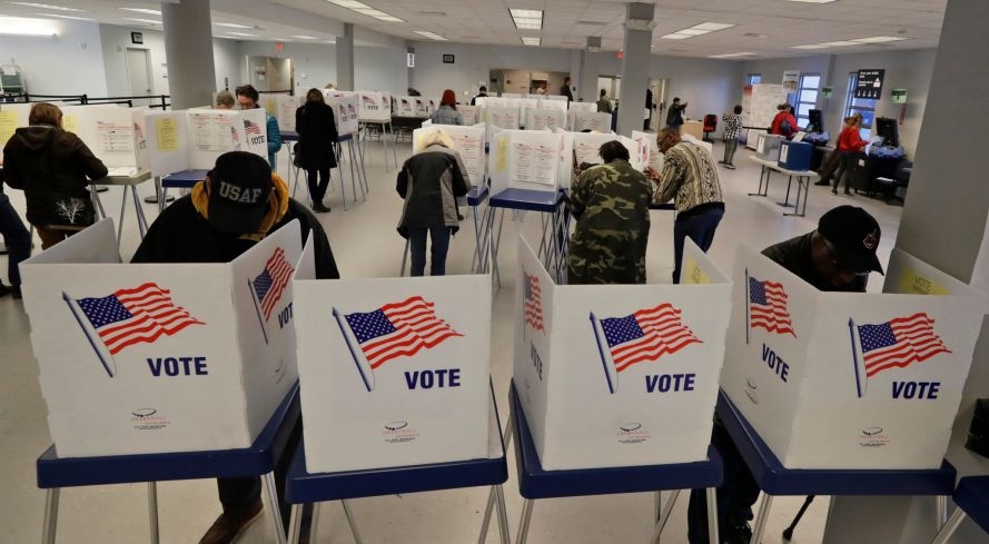 Cử tri Mỹ tham gia bầu cử sơ bộ giữa dịch Covid-19 và bất ổn xã hội