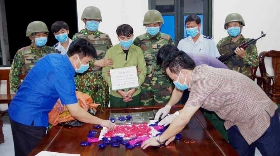 Đóng giả bộ đội, vận chuyển 6 bánh heroin và 7.600 viên ma túy