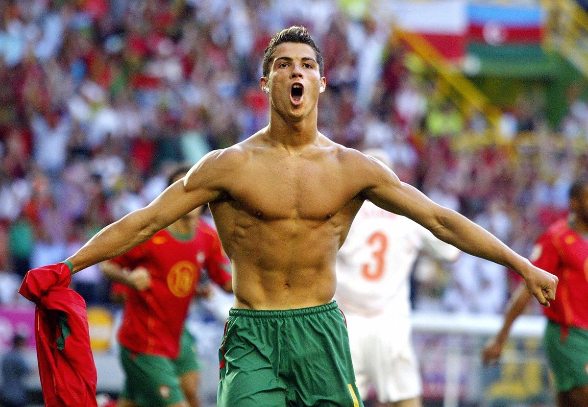 Ngày này năm xưa: Ronaldo ghi bàn đầu tiên trong màu áo ĐT Bồ Đào Nha