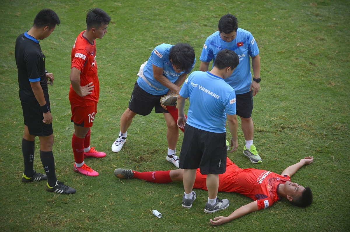 HLV Park Hang Seo “nhăn mặt” vì nhiều cầu thủ U22 Việt Nam chấn thương