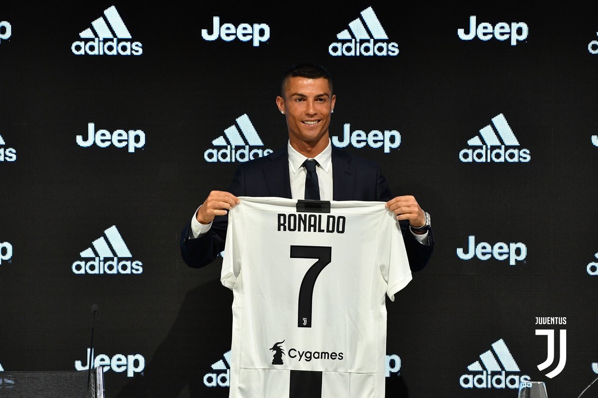 Ngày này năm xưa: Ronaldo chính thức cập bến Juventus