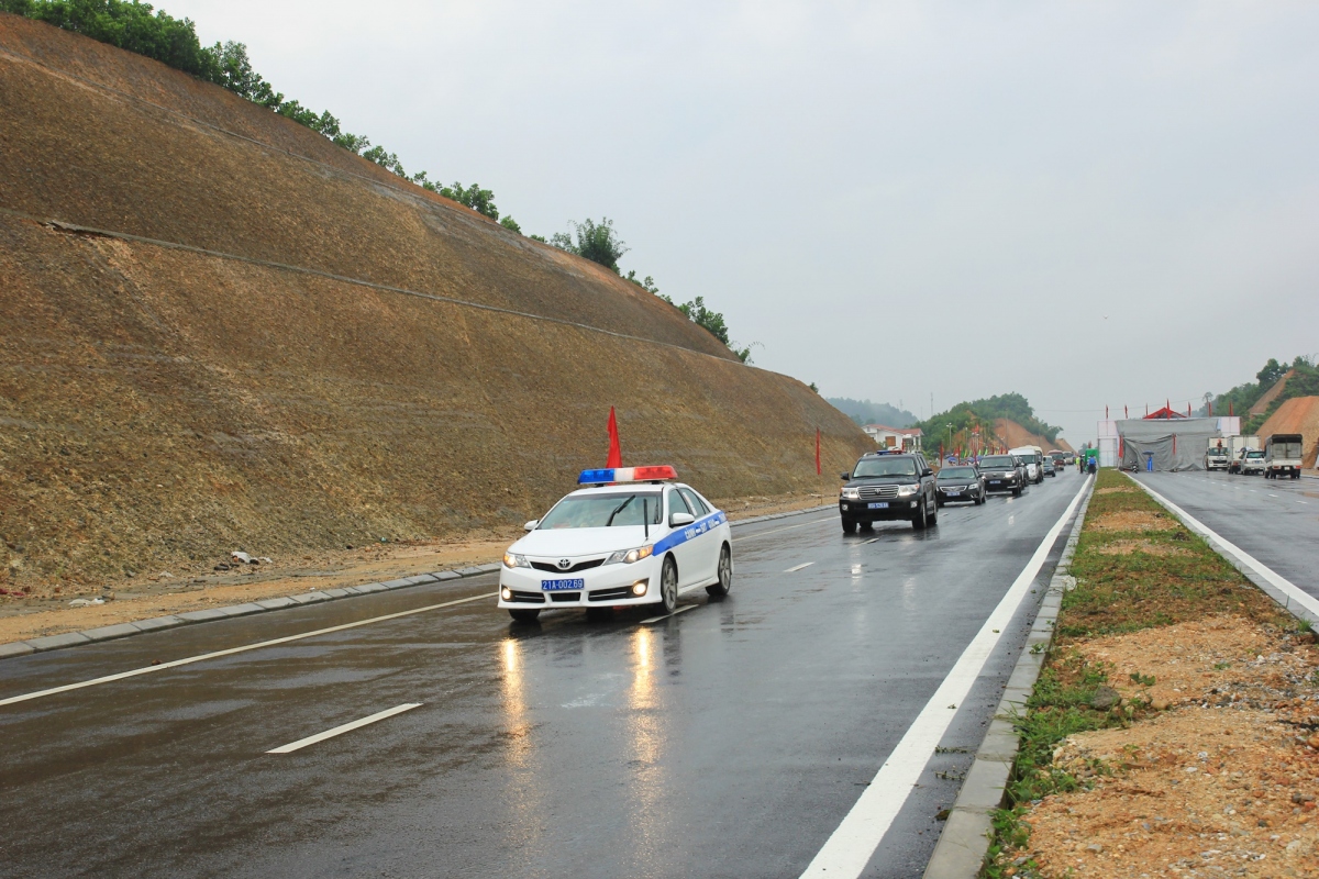Thông xe kỹ thuật đường nối Quốc lộ 32C với cao tốc Nội Bài - Lào Cai