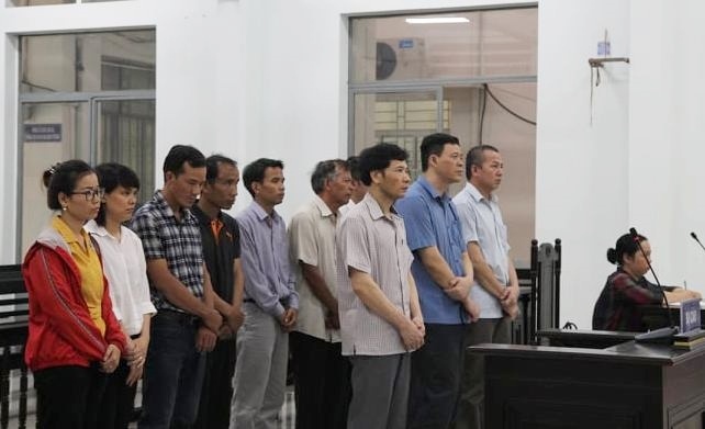 Các bị cáo trong vụ tham ô tiền chống hạn tại Khánh Hòa được giảm án