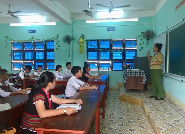 Học sinh Cơ Tu tại Đà Nẵng tập trung ôn thi vào lớp 10
