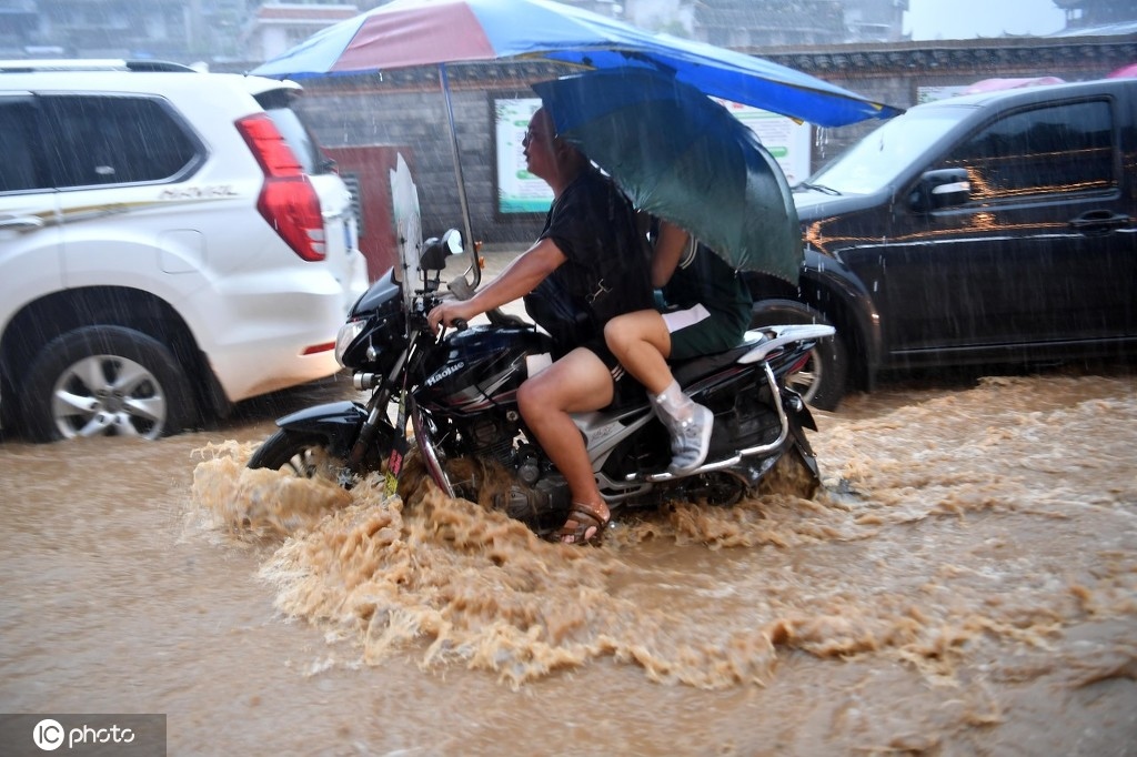 Hơn 19 triệu người Trung Quốc điêu đứng vì mưa lũ