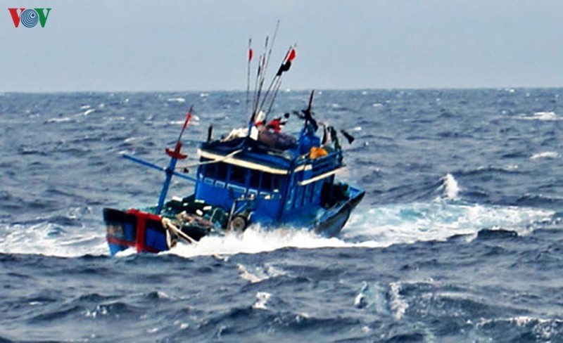 Lực lượng Kiểm ngư tích cực hỗ trợ ngư dân sản xuất trên Biển Đông