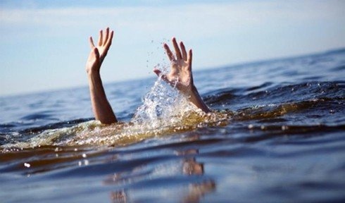 Cùng bạn tắm mát ở đập, một học sinh đuối nước tử vong