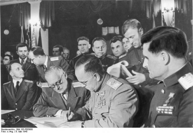 Sự tình việc văn bản đầu hàng của Đức Quốc xã được ký hai lần