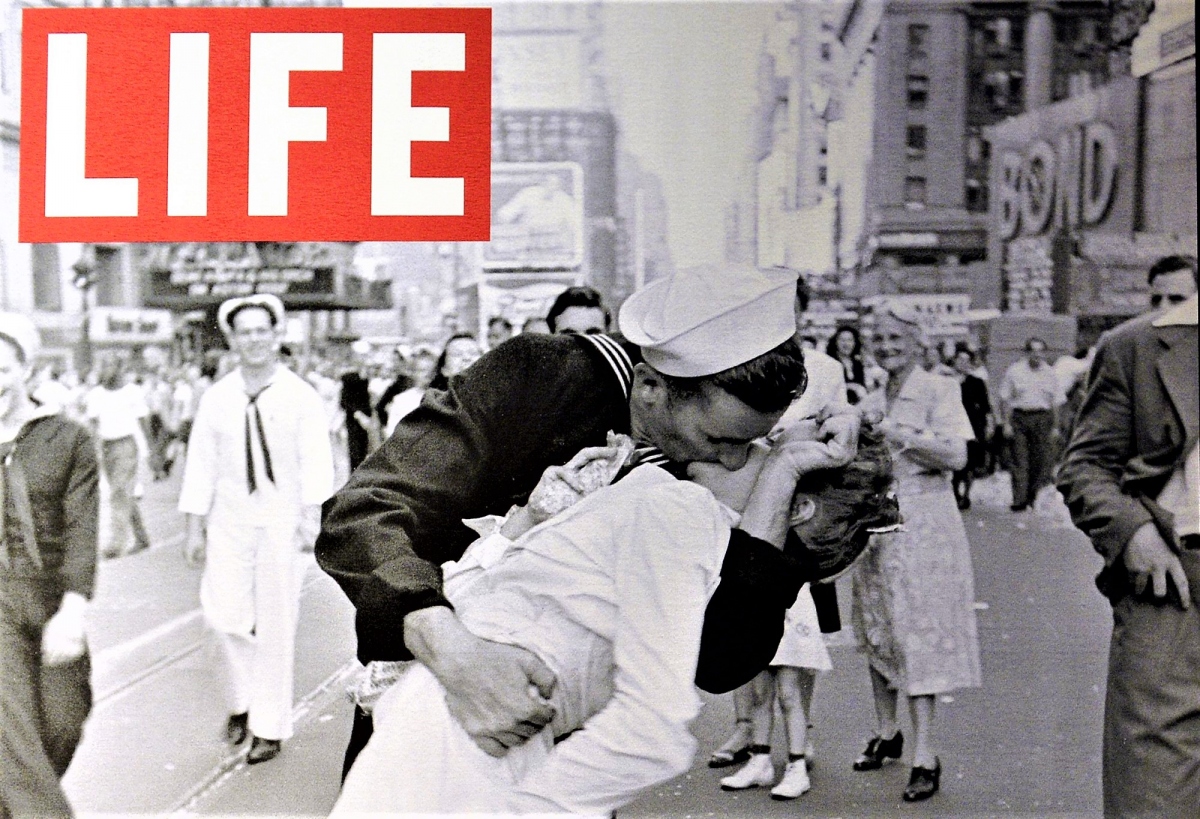 “Nụ hôn” - Bức ảnh mang tính biểu tượng nhất của Thế chiến II